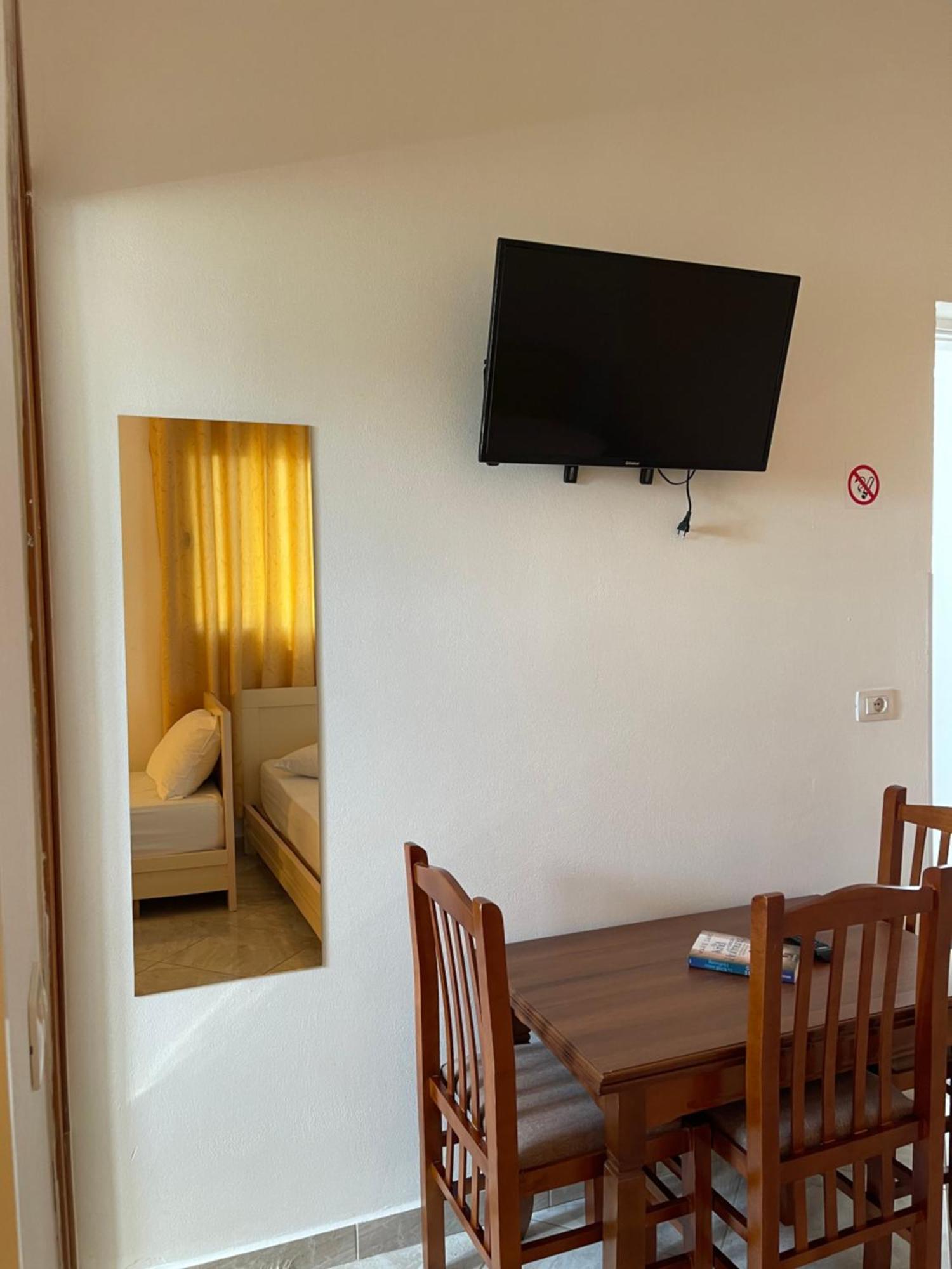 Kristeo Appartement Vlorë Buitenkant foto